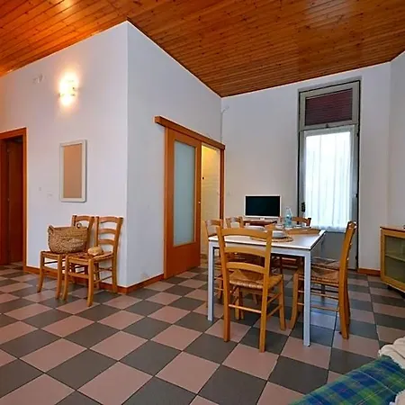Bright And Airy With Garden View Hotel
